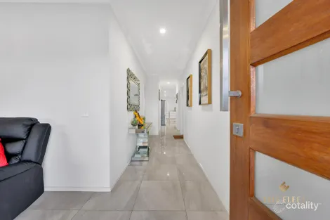 Property photo of 9 Ortiz Avenue Tarneit VIC 3029