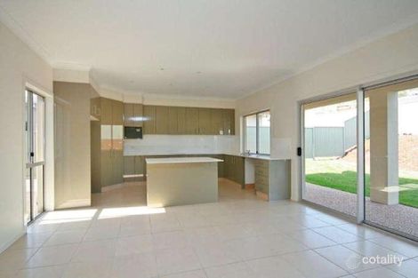 Property photo of 11 Emerson Drive Bonogin QLD 4213