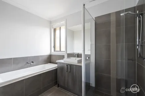 Property photo of 10 Gyrfalcon Way Doreen VIC 3754