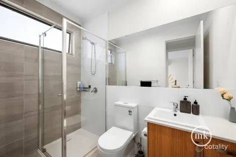 Property photo of 2/90 Watsonia Road Watsonia VIC 3087