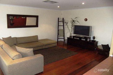 Property photo of 10 William Circuit Caroline Springs VIC 3023
