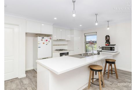 Property photo of 8 Morris Crescent Gobbagombalin NSW 2650