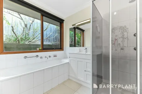 Property photo of 13 Howell Drive Berwick VIC 3806