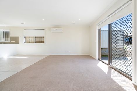 Property photo of 23 Brookfields Mews Lavington NSW 2641