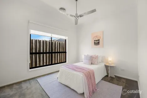 Property photo of 1/2 Sayvel Close Hillside VIC 3037