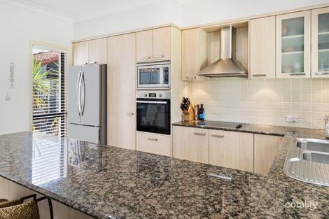 Property photo of 2011 Gracemere Gardens Circuit Hope Island QLD 4212