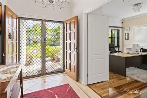 Property photo of 2011 Gracemere Gardens Circuit Hope Island QLD 4212