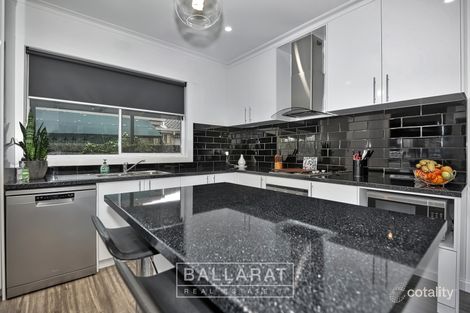 Property photo of 1002 Norman Street Wendouree VIC 3355