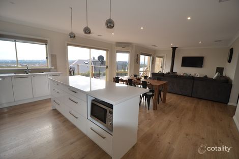 Property photo of 8 Liam Circuit Beaconsfield VIC 3807