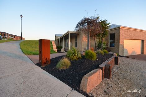 Property photo of 8 Liam Circuit Beaconsfield VIC 3807