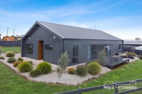 17 Blake St, Deloraine, TAS 7304