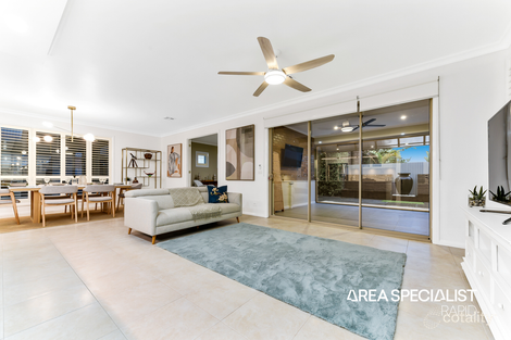 Property photo of 18 Bronson Circuit Cranbourne North VIC 3977