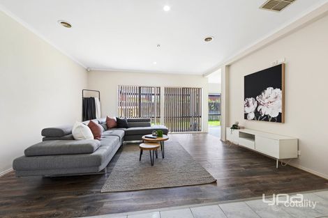 Property photo of 6 Mitchell Grove Taylors Hill VIC 3037