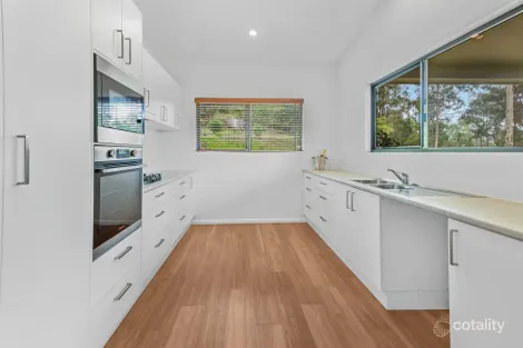 4 Lookout Ct, Camp Mountain, QLD 4520