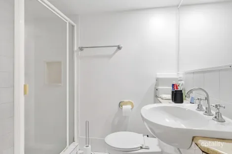 Property photo of 2/1 Hillsdon Road Taringa QLD 4068