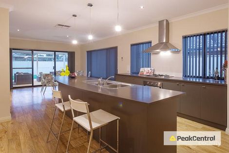 Property photo of 11 Dorsal Bend Hammond Park WA 6164