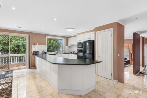 Property photo of 13 Frangipani Close Endeavour Hills VIC 3802