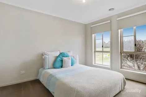 Property photo of 15 Karwarren Way Cranbourne West VIC 3977