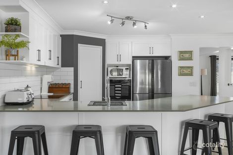 Property photo of 11 Curtin Crescent Morayfield QLD 4506