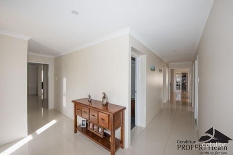 Property photo of 32 Yolanda Edge Wandina WA 6530