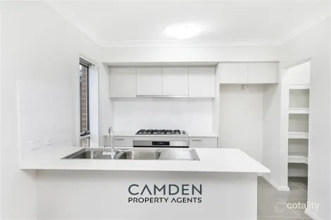 Property photo of 58 Ingall Loop Catherine Field NSW 2557