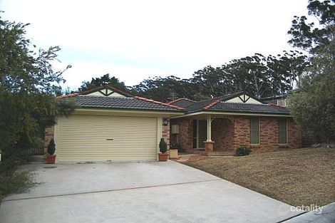 4 Stephen Cl, Green Point, NSW 2251