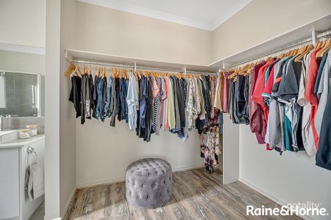 Property photo of 90 Hawking Crescent Fraser Rise VIC 3336