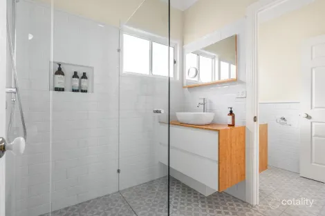 Property photo of 44 Wynnum North Road Wynnum West QLD 4178