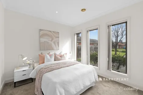 Property photo of 10 Minak Close Narre Warren South VIC 3805