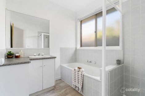 Property photo of 3 Knightsbridge Court Somerville VIC 3912