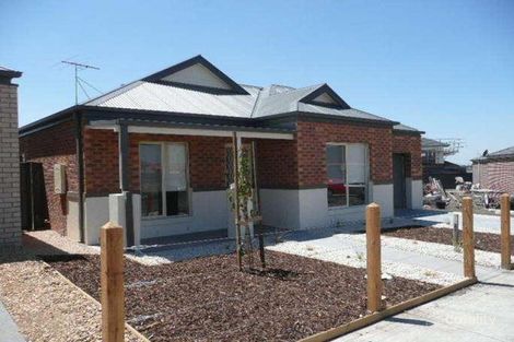 Property photo of 37 Mallacoota Way Craigieburn VIC 3064