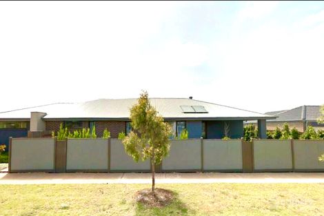 Property photo of 2 Cherington Place Strathtulloh VIC 3338