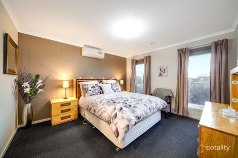 Property photo of 32 Crepe Avenue Cranbourne West VIC 3977