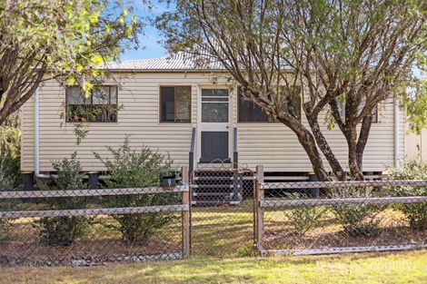 9 Gleeson St, Crows Nest, QLD 4355
