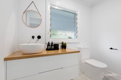 Property photo of 77 Foxton Street Seven Hills QLD 4170