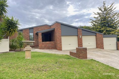 Property photo of 16 Golden Glade Strathdale VIC 3550