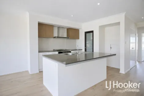 Property photo of 36 Garragull Drive Yarrabilba QLD 4207