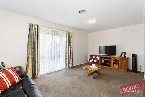Property photo of 5 Warwickshire Court Narre Warren VIC 3805