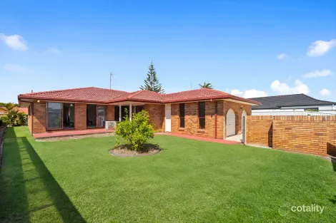 11 Reef Ct, Mermaid Waters, QLD 4218
