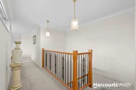 Property photo of 2 Flemington Rise Officer VIC 3809