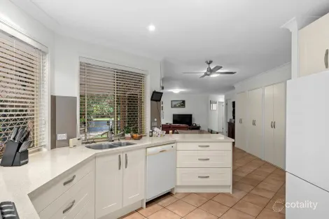 Property photo of 2 Highland Place Bridgeman Downs QLD 4035