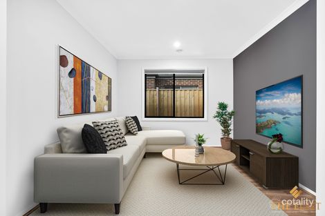 Property photo of 15 Milsom Avenue Fraser Rise VIC 3336