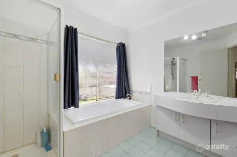 Property photo of 22 Parkview Crescent Hampton East VIC 3188