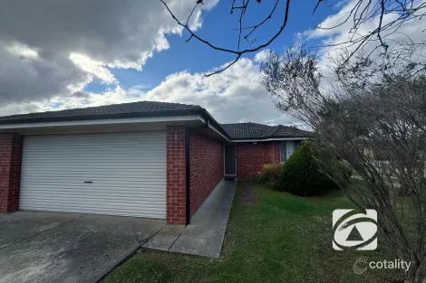 Property photo of 2 Stella Place Pakenham VIC 3810