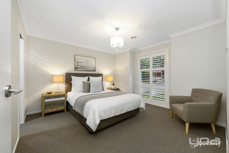 Property photo of 11 Hunts Cross Way Caroline Springs VIC 3023