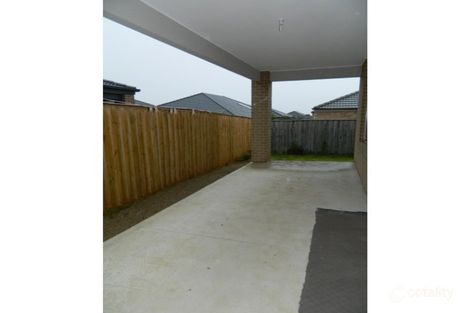Property photo of 8 Almondsbury Avenue Berwick VIC 3806