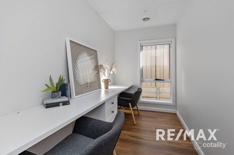 Property photo of 20 Gasnier Loop Boorooma NSW 2650