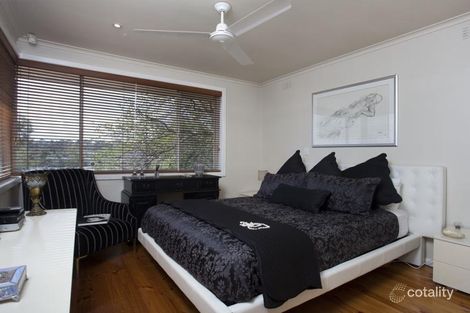 Property photo of 32 Hillsyde Parade Strathmore VIC 3041