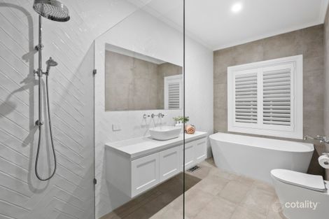 Property photo of 2 Village Walk Mooroolbark VIC 3138