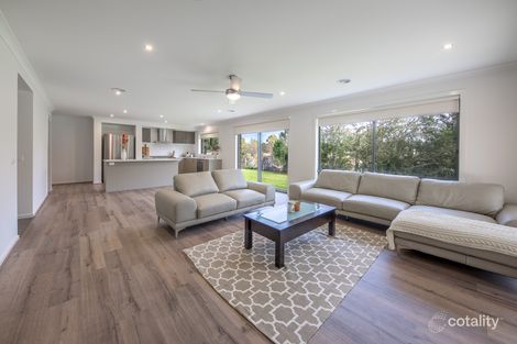 Property photo of 31 Lauder Place Romsey VIC 3434